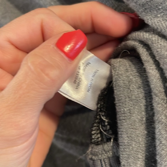 Crosby Black and‎ Gray Crew Neck Sweater Size L - Picture 2 of 6